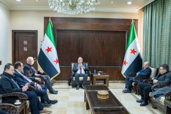 وزير المالية يلتقي وفدا من غرفة صناعة دمشق: تفاءلوا