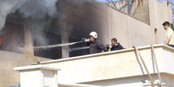 حريق ضخم في المدينة الصناعية بحلب.. والدفاع المدني يتدخل 