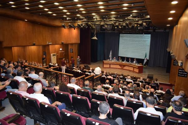 ندوة لغرفة تجارة وصناعة طرطوس حول استراتيجيات الاستثمار في سوريا بعد التحرير. 
