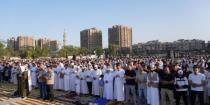 جموع غفيرة من المصلين بدمشق تؤدي صلاة عيد الأضحى في منطقتي المهاجرين ‏والزاهرة الجديدة